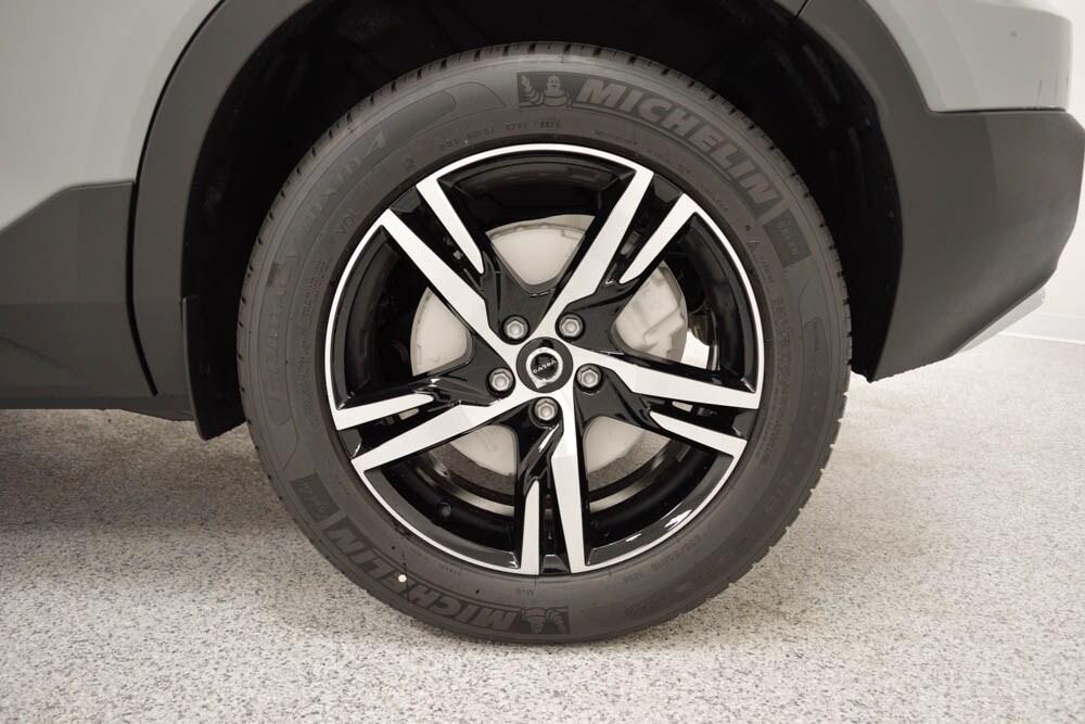 new 2025 Volvo XC40 car, priced at $45,015
