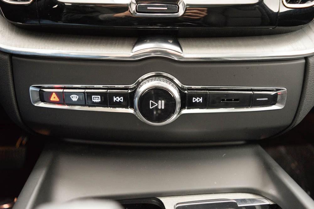 used 2025 Volvo XC60 car, priced at $38,997