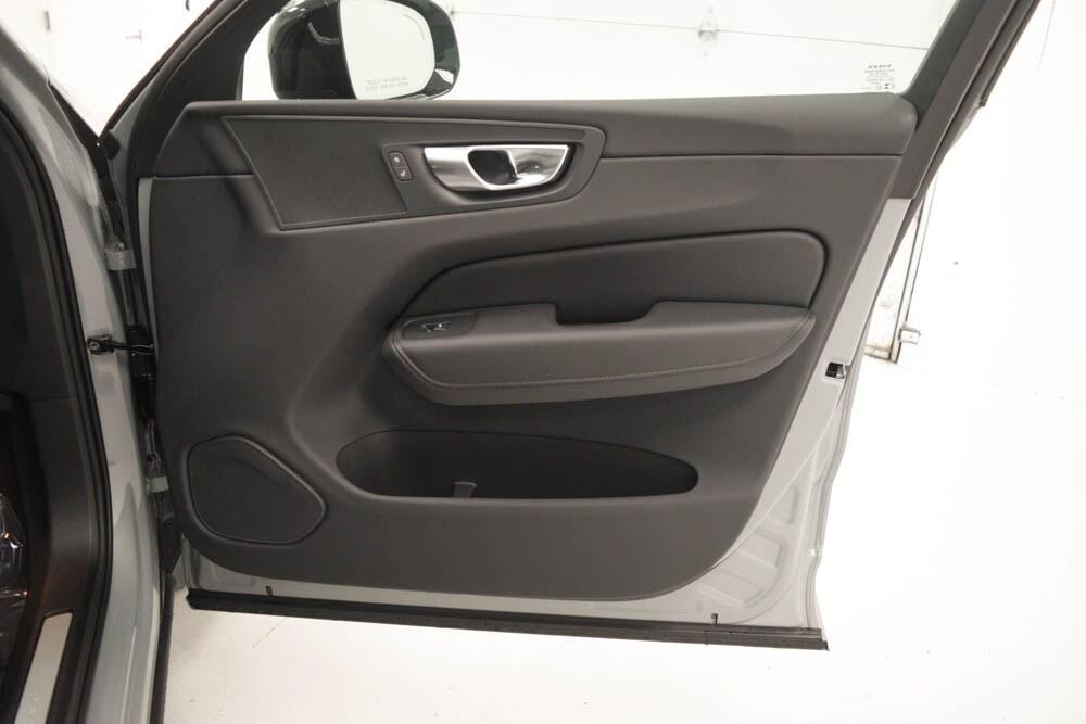 new 2025 Volvo XC60 car, priced at $51,055