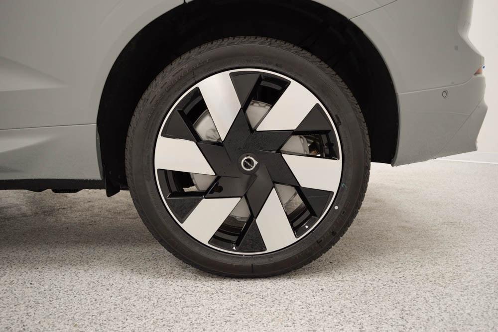 new 2025 Volvo XC60 Plug-In Hybrid car, priced at $65,865