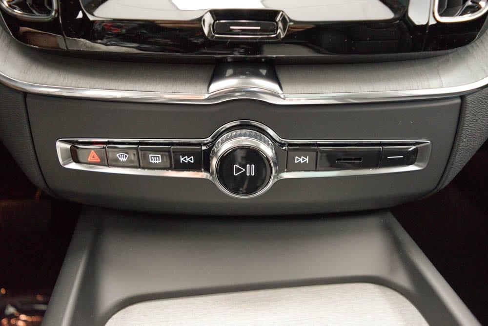 new 2025 Volvo XC60 Plug-In Hybrid car, priced at $65,865