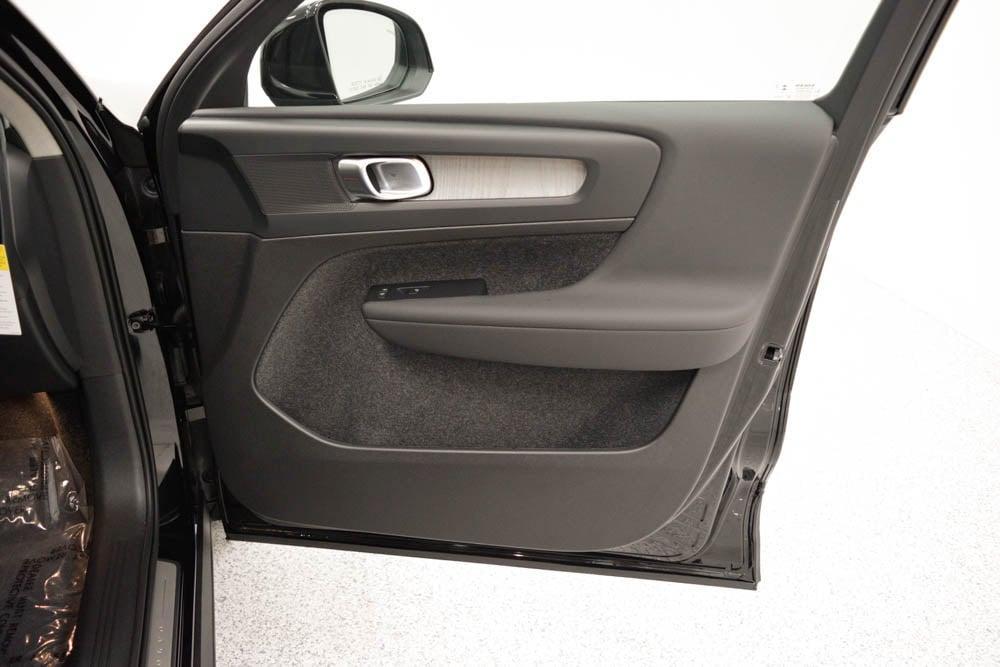 new 2025 Volvo XC40 car, priced at $45,015