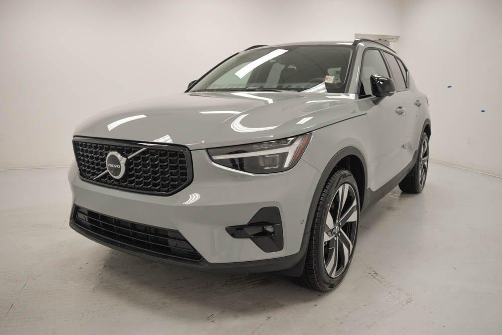 new 2025 Volvo XC40 car, priced at $49,790