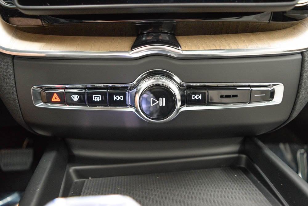 new 2026 Volvo XC60 car, priced at $60,220