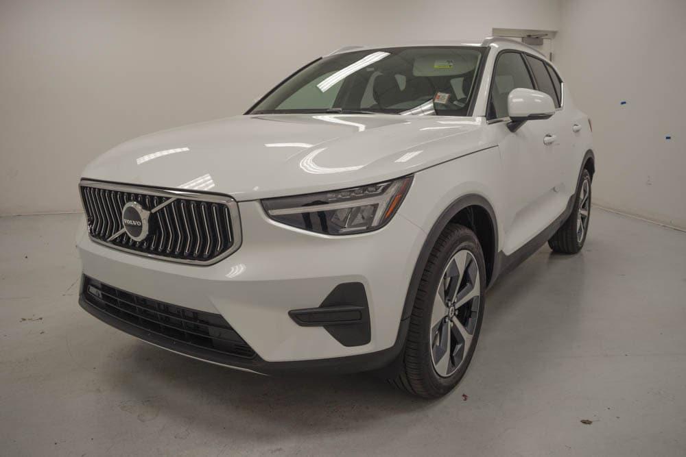 new 2025 Volvo XC40 car, priced at $45,800