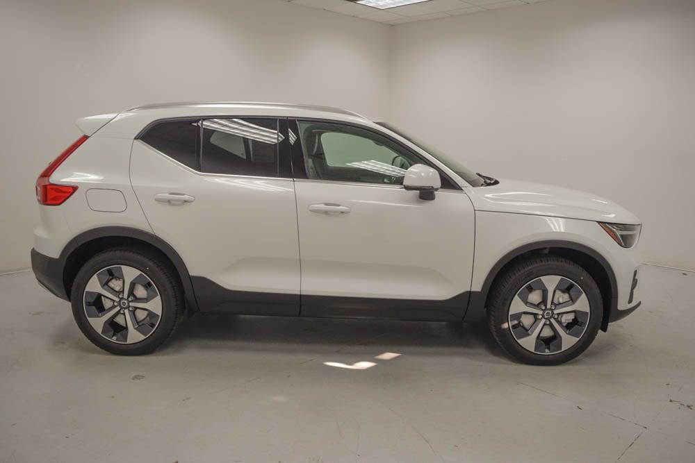 new 2025 Volvo XC40 car, priced at $45,800