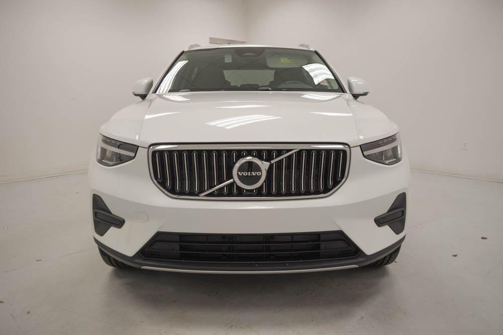 new 2025 Volvo XC40 car, priced at $45,800