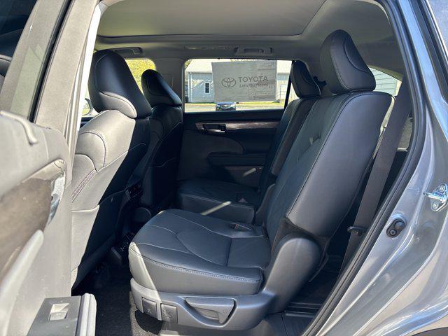 new 2025 Toyota Highlander car, priced at $55,832
