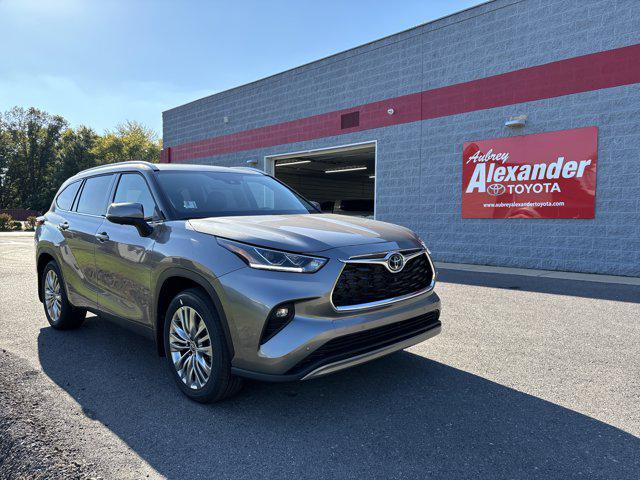 new 2025 Toyota Highlander car, priced at $55,832