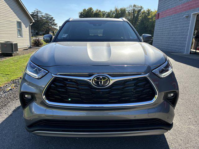 new 2025 Toyota Highlander car, priced at $55,832