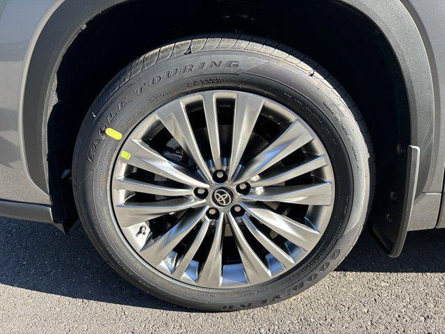 new 2025 Toyota Highlander car, priced at $55,832