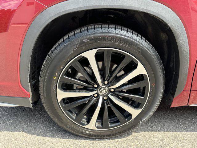 used 2022 Toyota Highlander car, priced at $35,500