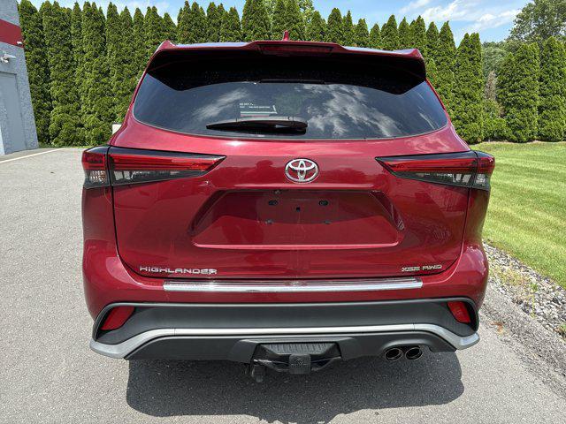 used 2022 Toyota Highlander car, priced at $35,500