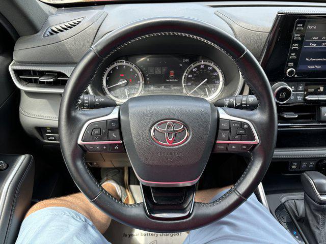 used 2022 Toyota Highlander car, priced at $35,500