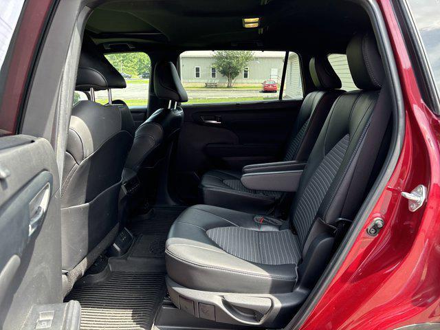 used 2022 Toyota Highlander car, priced at $35,500