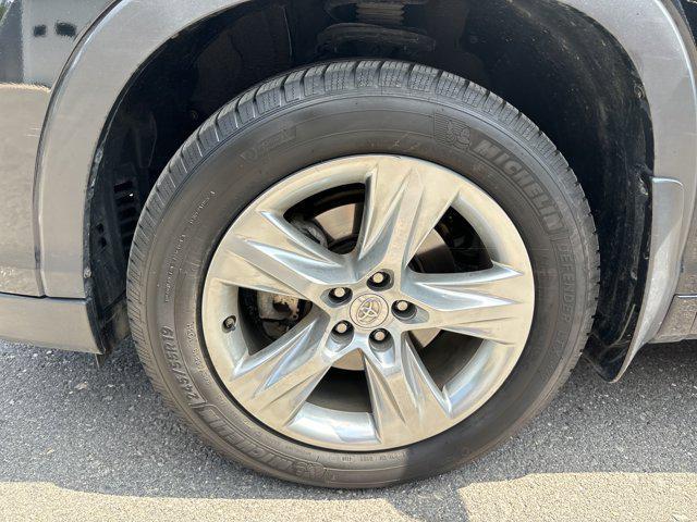 used 2014 Toyota Highlander car, priced at $19,500