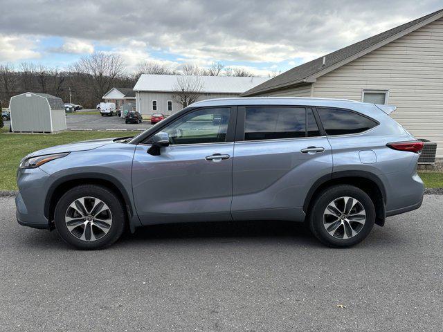 used 2023 Toyota Highlander car, priced at $35,400