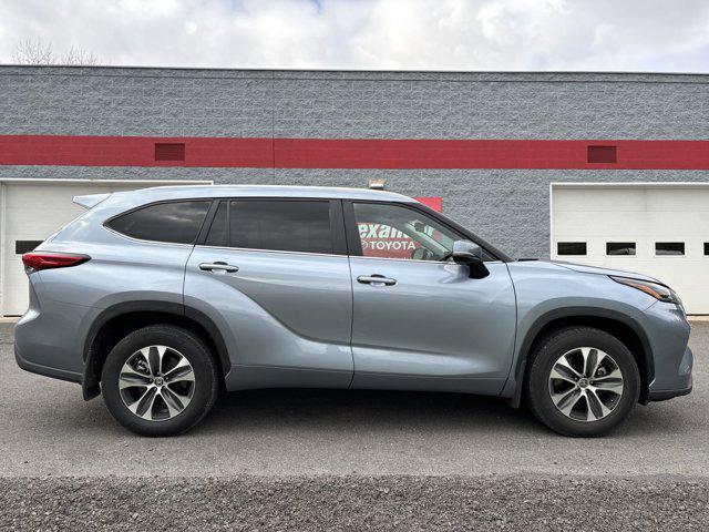 used 2023 Toyota Highlander car, priced at $35,400