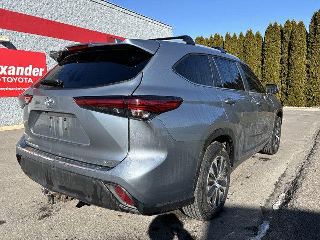 used 2023 Toyota Highlander car, priced at $32,500