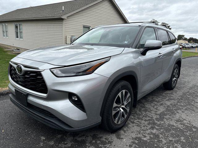 used 2022 Toyota Highlander car, priced at $38,500