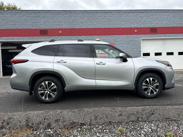 used 2022 Toyota Highlander car, priced at $38,500