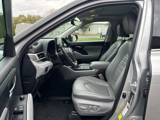 used 2022 Toyota Highlander car, priced at $38,500