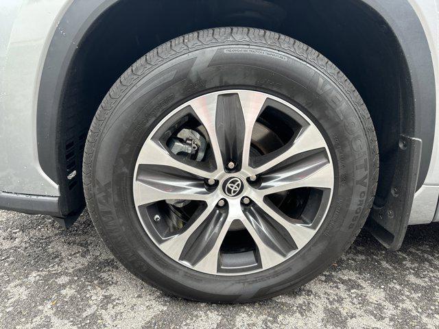 used 2022 Toyota Highlander car, priced at $38,500
