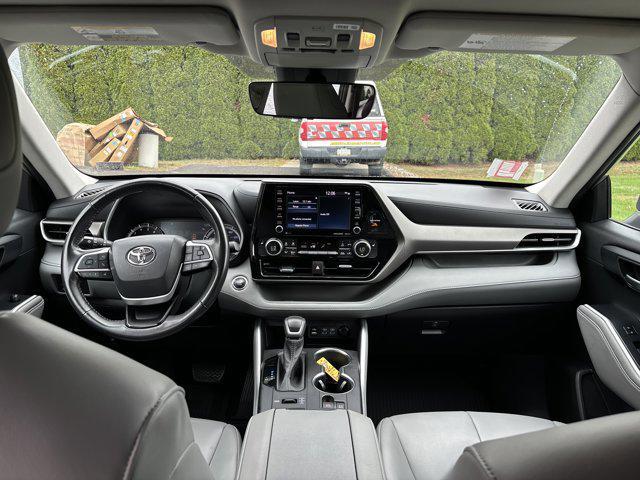 used 2022 Toyota Highlander car, priced at $38,500