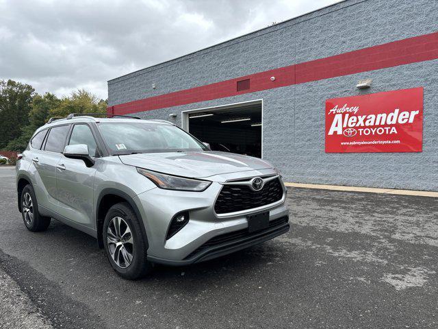 used 2022 Toyota Highlander car, priced at $38,500