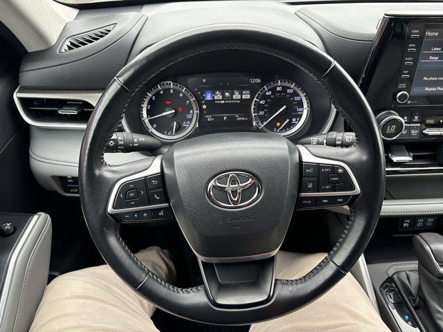 used 2022 Toyota Highlander car, priced at $38,500