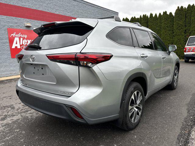 used 2022 Toyota Highlander car, priced at $38,500
