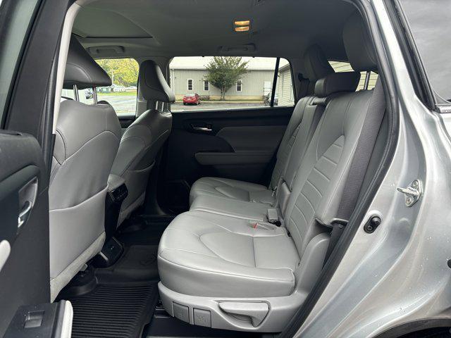 used 2022 Toyota Highlander car, priced at $38,500