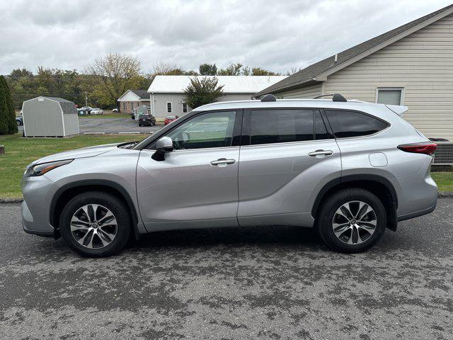 used 2022 Toyota Highlander car, priced at $38,500