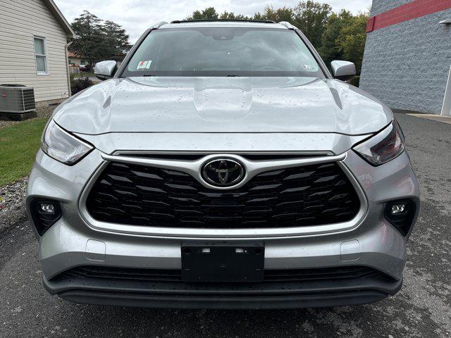 used 2022 Toyota Highlander car, priced at $38,500