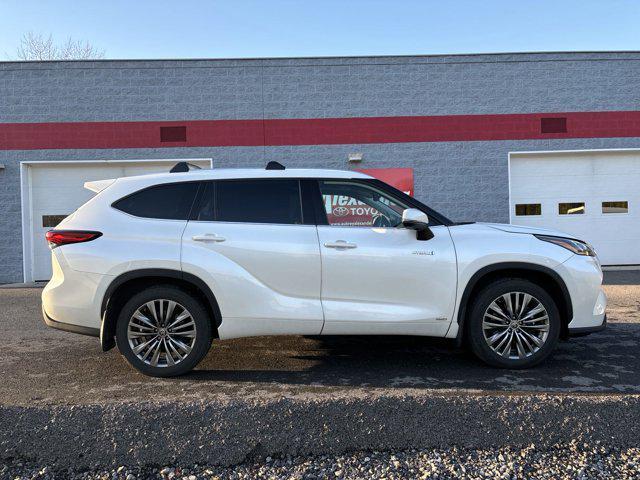 used 2021 Toyota Highlander Hybrid car, priced at $40,500