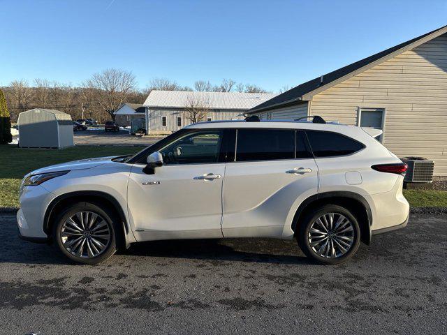 used 2021 Toyota Highlander Hybrid car, priced at $40,500