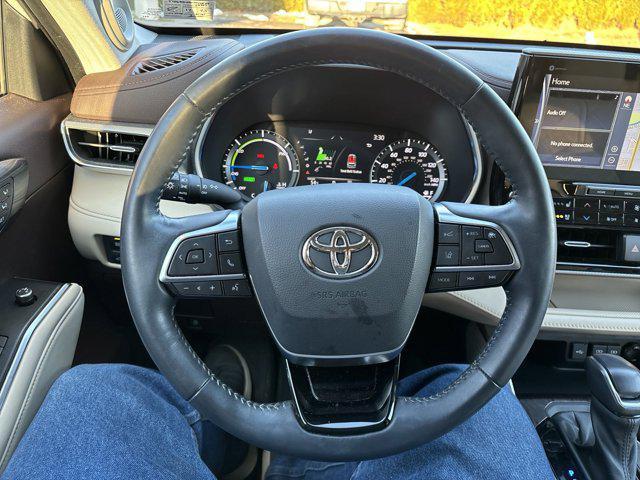 used 2021 Toyota Highlander Hybrid car, priced at $40,500