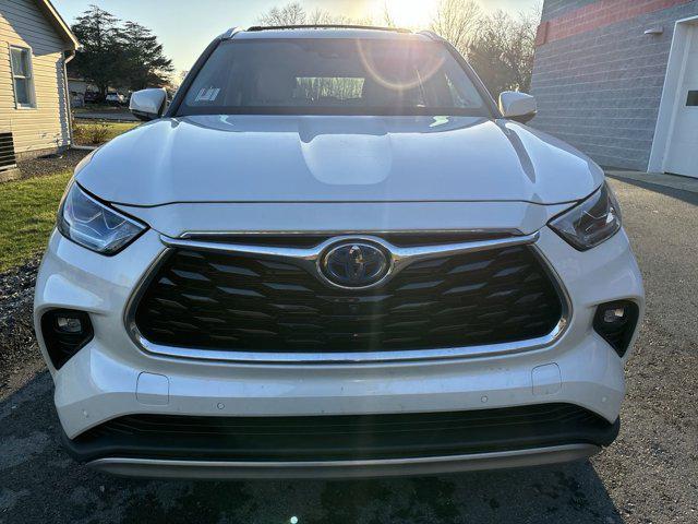 used 2021 Toyota Highlander Hybrid car, priced at $40,500