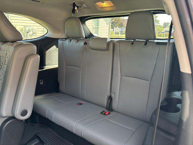 used 2022 Toyota Highlander Hybrid car, priced at $33,500