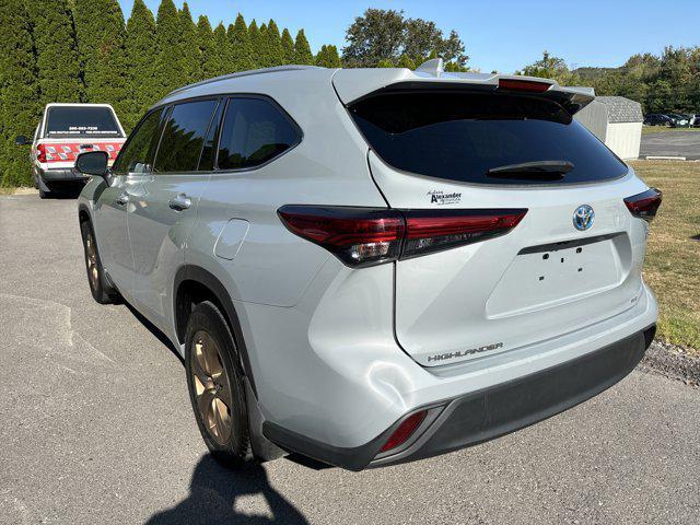 used 2022 Toyota Highlander Hybrid car, priced at $33,500