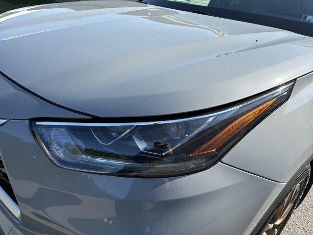 used 2022 Toyota Highlander Hybrid car, priced at $33,500
