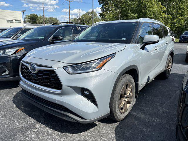 used 2022 Toyota Highlander Hybrid car, priced at $33,500
