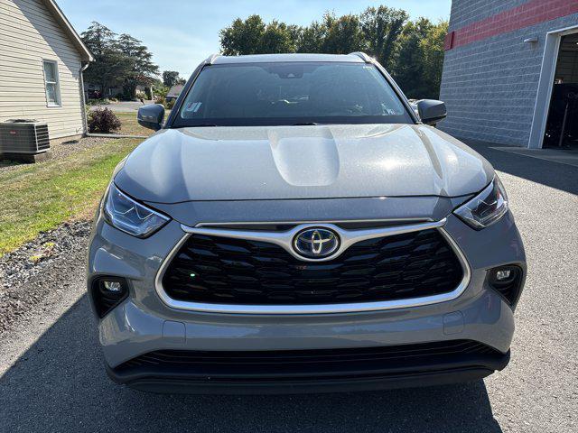 used 2022 Toyota Highlander Hybrid car, priced at $33,500