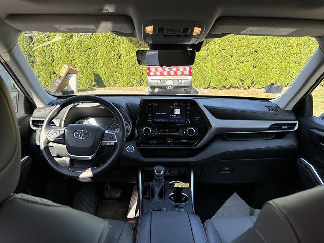 used 2022 Toyota Highlander Hybrid car, priced at $33,500
