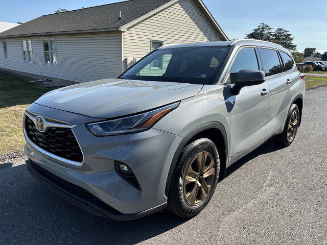 used 2022 Toyota Highlander Hybrid car, priced at $33,500