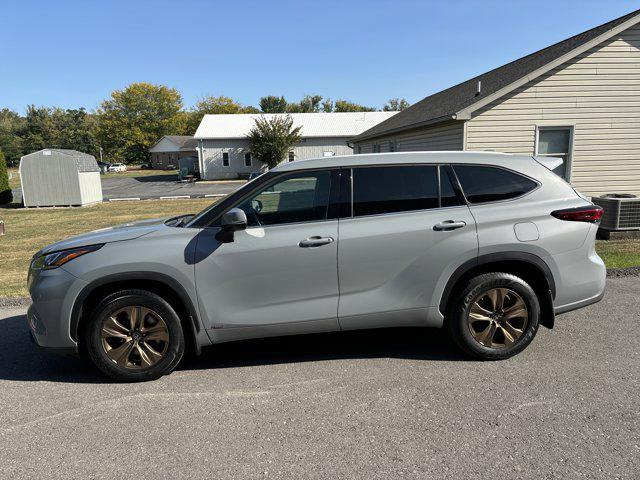 used 2022 Toyota Highlander Hybrid car, priced at $33,500