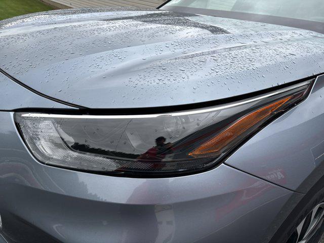 used 2022 Toyota Highlander Hybrid car, priced at $39,700