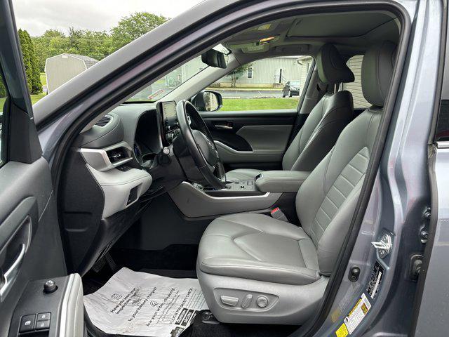 used 2022 Toyota Highlander Hybrid car, priced at $39,700