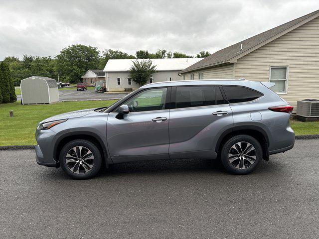 used 2022 Toyota Highlander Hybrid car, priced at $39,700