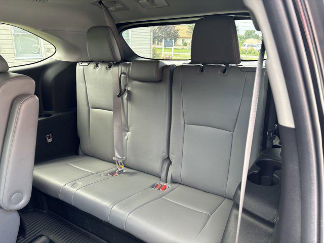 used 2022 Toyota Highlander car, priced at $40,400